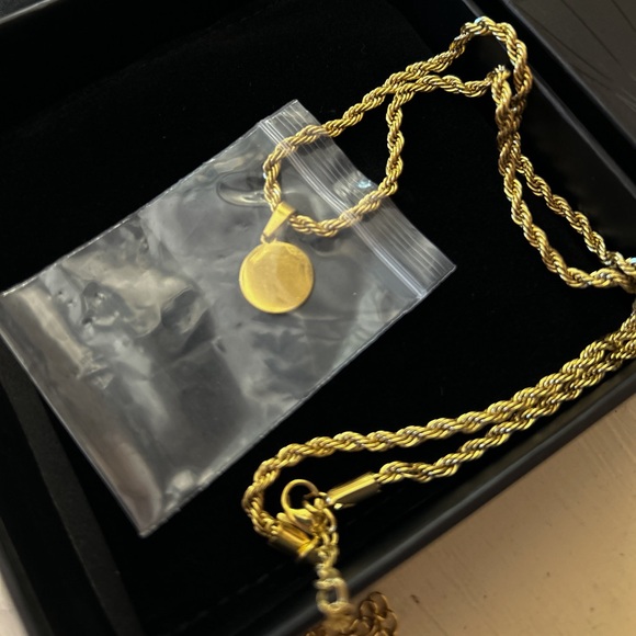 Necklace - Picture 3 of 16